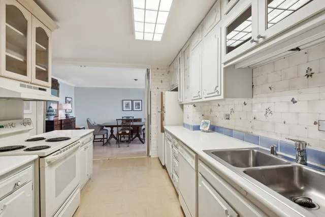 $450,000 | 1630 Sheridan Road, Unit 5K, Wilmette, IL 60091