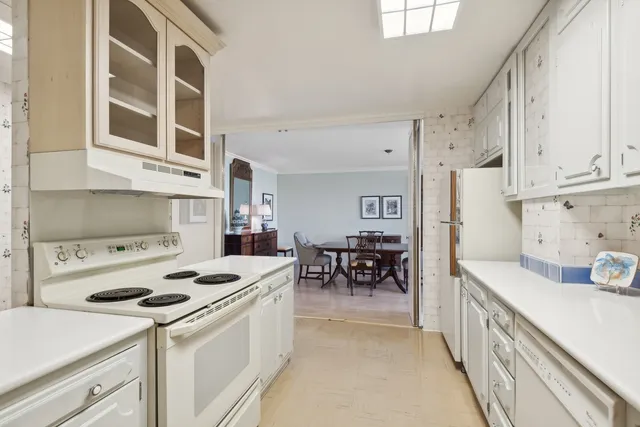 $450,000 | 1630 Sheridan Road, Unit 5K, Wilmette, IL 60091