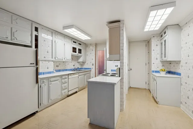 $450,000 | 1630 Sheridan Road, Unit 5K, Wilmette, IL 60091