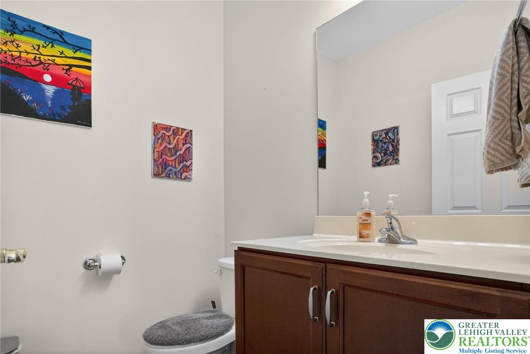 560 Quaker Ridge Terrace Easton, PA 18042 - Photo 19 of 40 Powder room