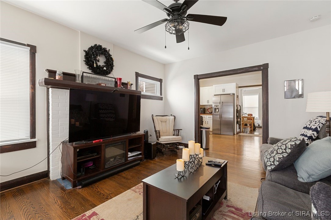 1513 Spring Street Jeffersonville, IN 47130 - Photo 5 of 26