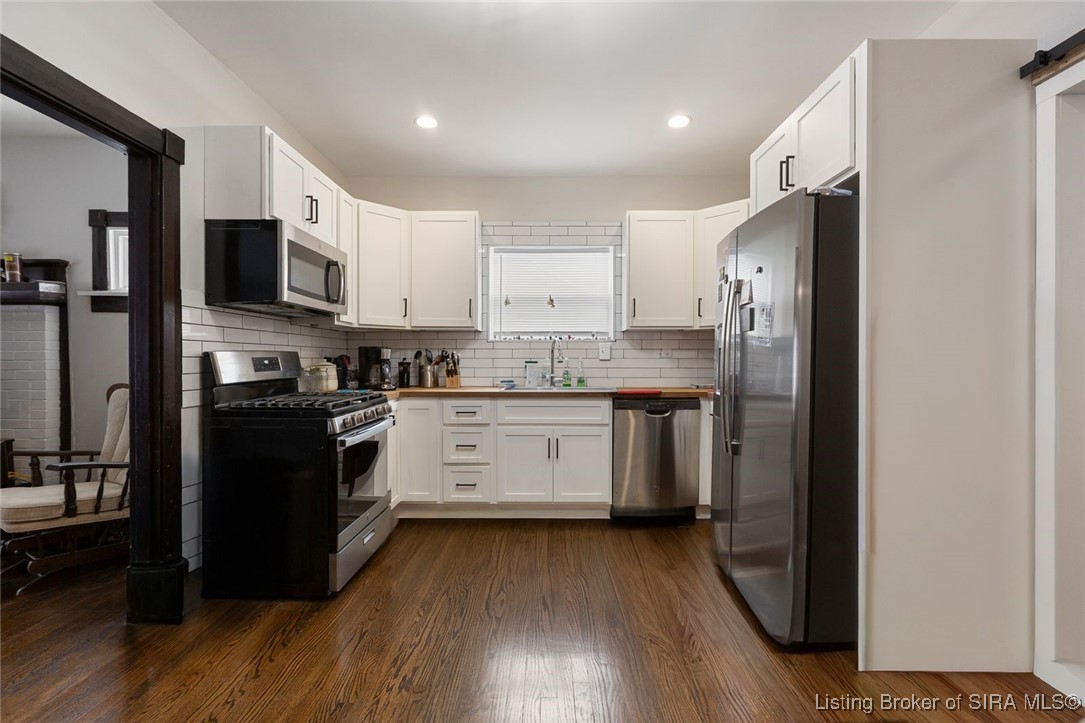 1513 Spring Street Jeffersonville, IN 47130 - Photo 8 of 26