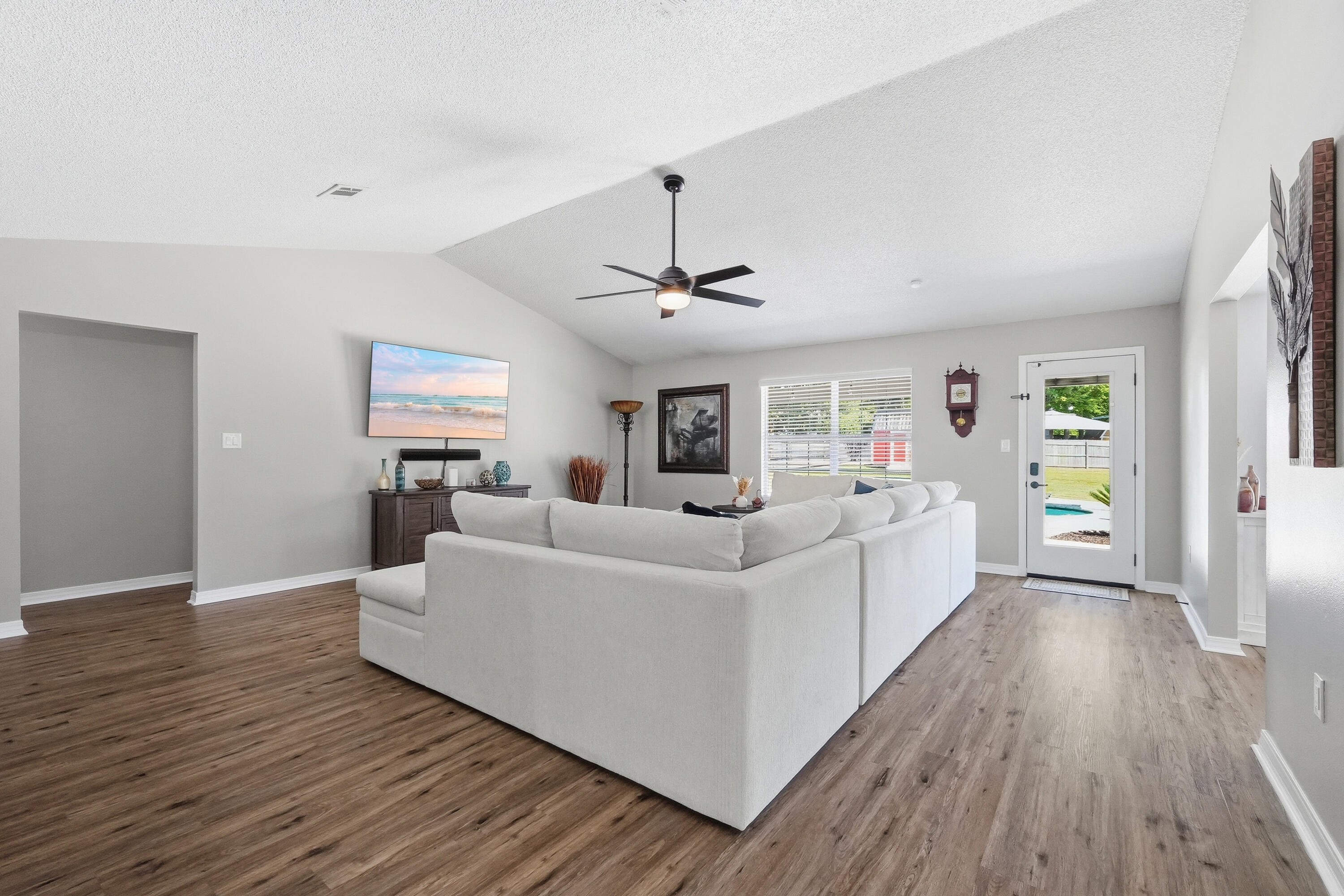 2672 Paddock Circle Crestview, FL 32536 - Photo 11 of 52 2672 paddock cir-23