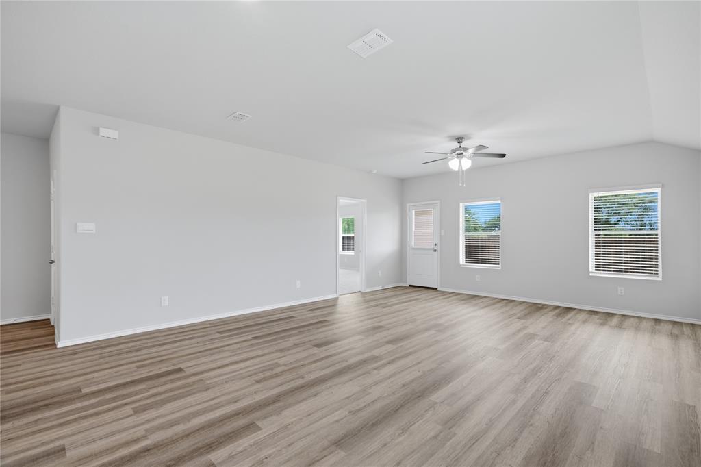 312 Blanco Drive Azle, TX 76020 - Photo 4 of 31
