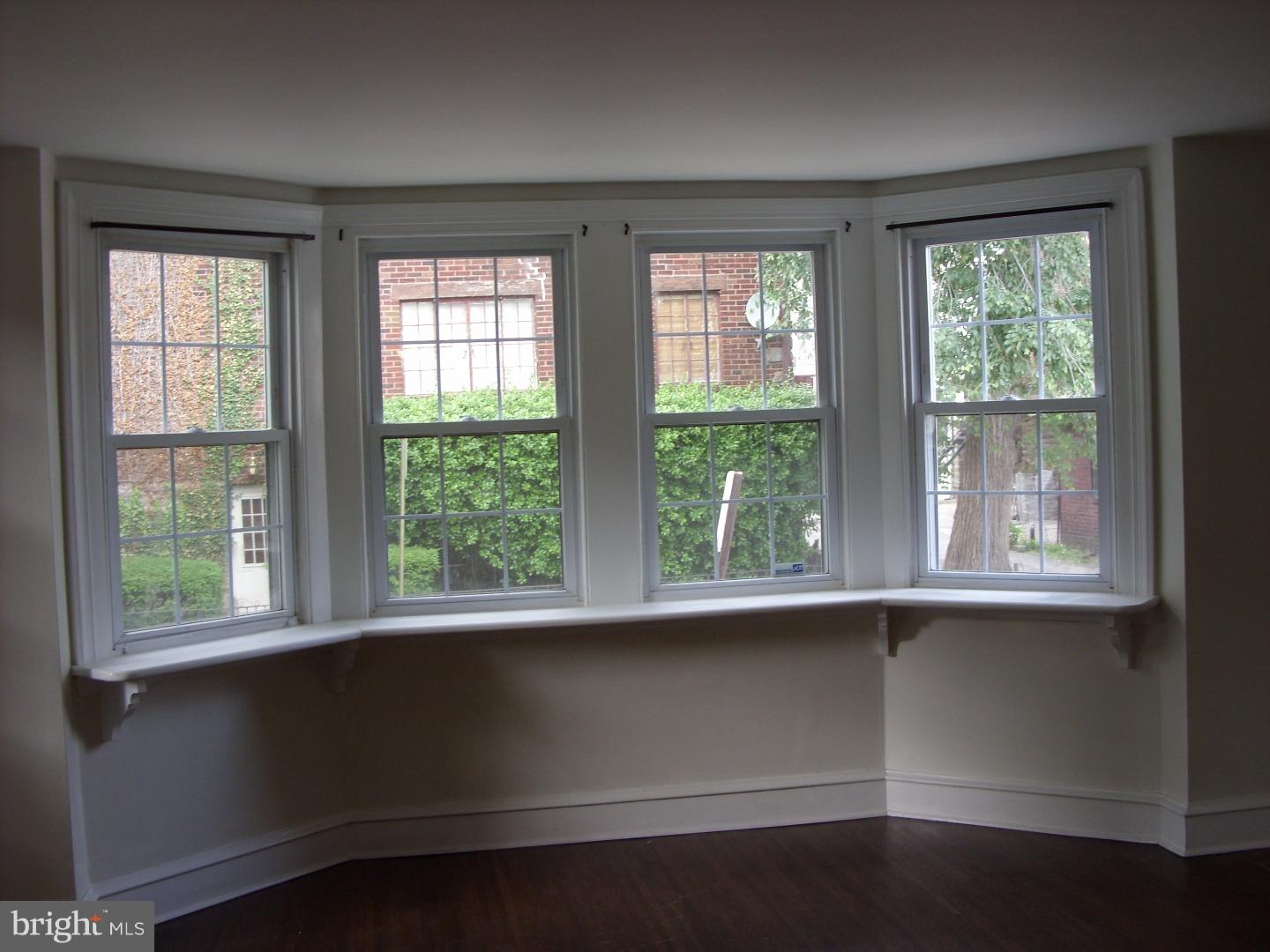 301 Richfield Road Upper Darby, PA 19082 - Photo 5 of 15 Living Room
