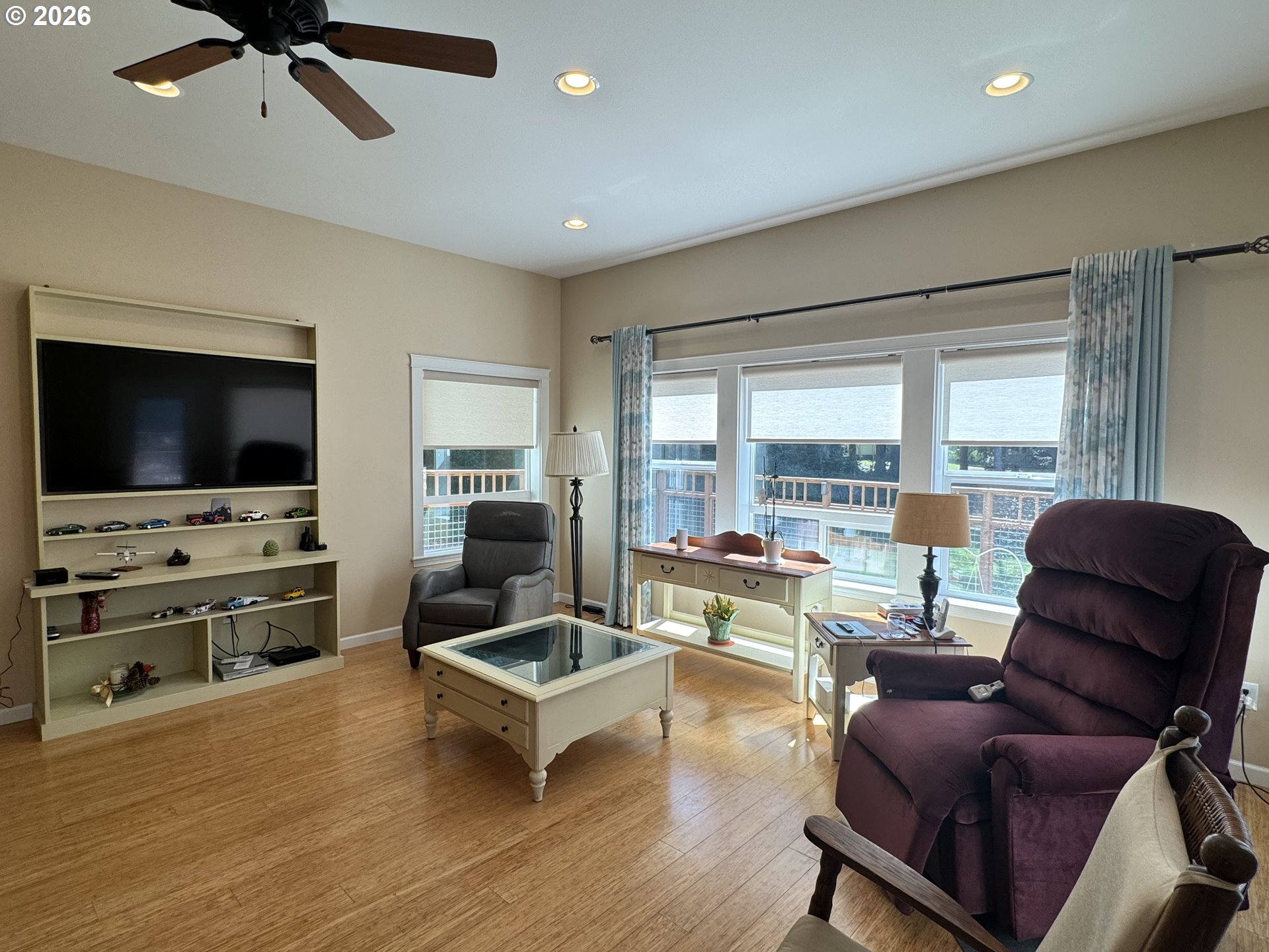 83269 Clear Lake Road Florence, OR 97439 - Photo 7 of 48 Living Room
