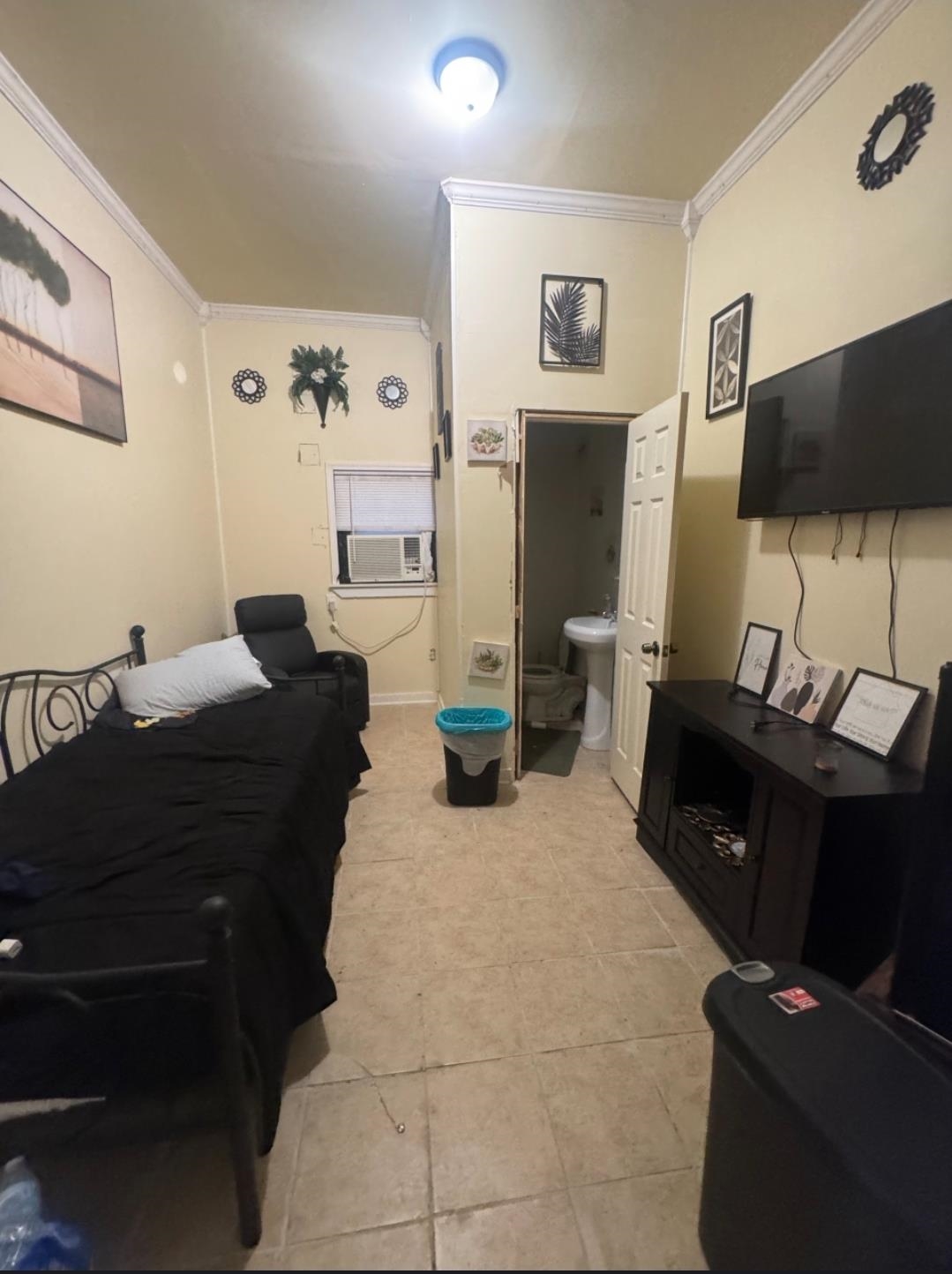 1497 Titus Road Memphis, TN 38111 - Photo 5 of 13 a living room with furniture and a flat screen tv