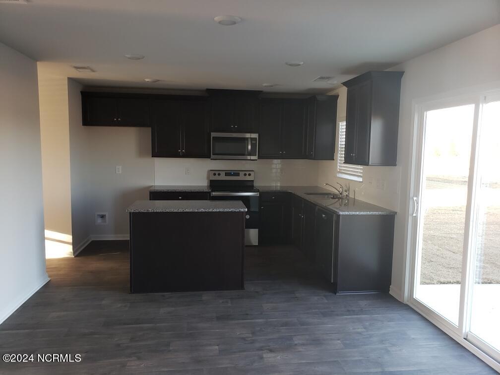 512 Dakota Road New Bern, NC 28560 - Photo 5 of 15 ktichen