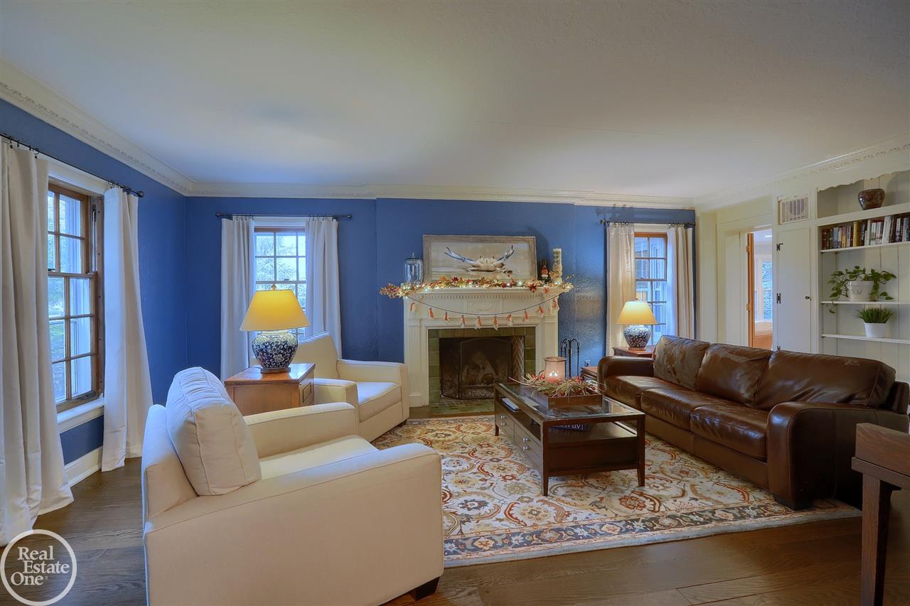 805 Whittier Road Grosse Pointe, MI 48230 - Photo 8 of 30 31397913-7.JPG