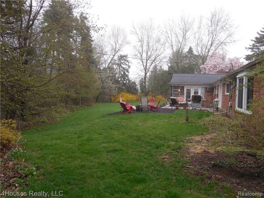 2686 New England Drive Rochester, MI 48309 - Photo 14 of 58 Back yard