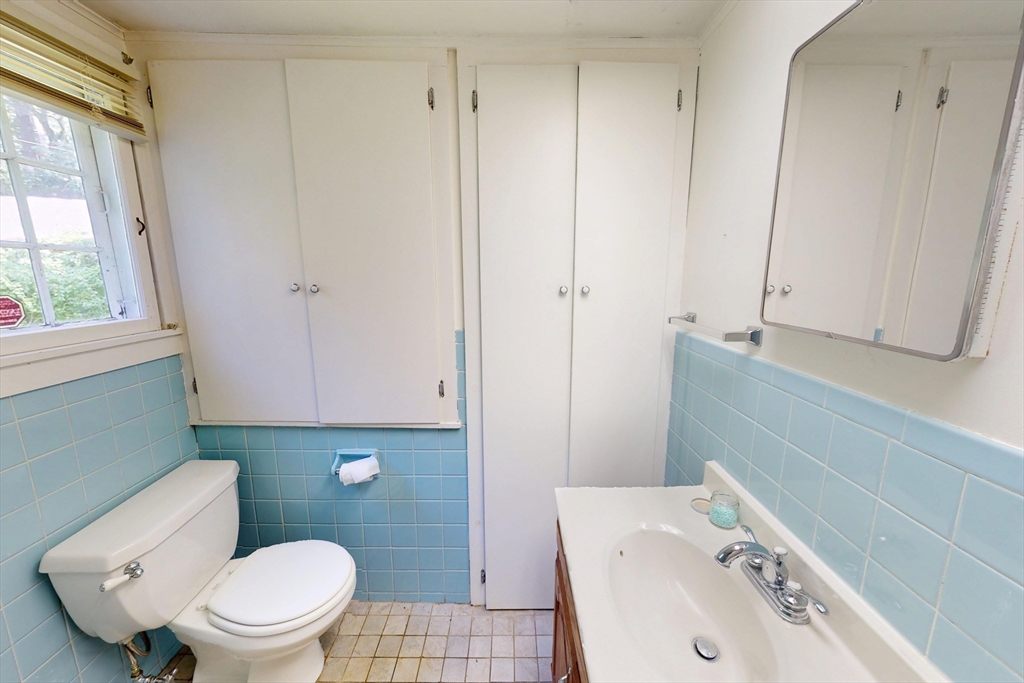 18 January Hills Road Amherst, MA 01002 - Photo 8 of 39 a bathroom with a sink a toilet and tub
