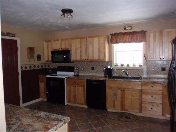 63 Brookfield Road North Brookfield, MA 01535 - Photo 3 of 20 Gallery Image 3
