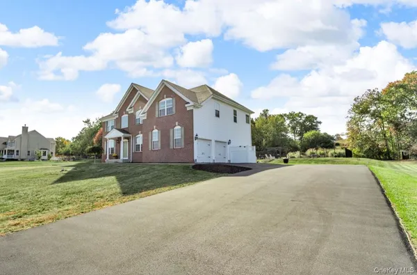 $820,000 | 59 Luthien Forrest Road, Rock Tavern, NY 12575