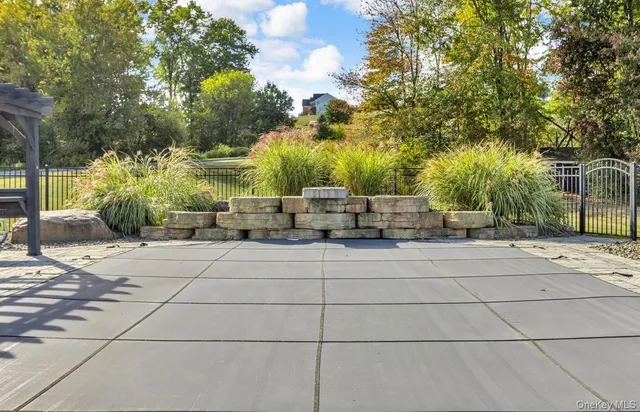 $825,000 | 59 Luthien Forrest Road, Rock Tavern, NY 12575