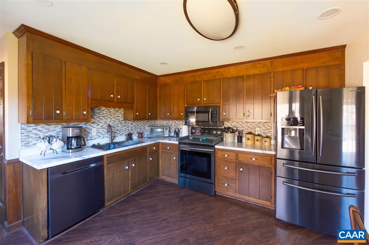 604 Sumter Road Waynesboro, VA 22980 - Photo 5 of 27 Gallery Image 5
