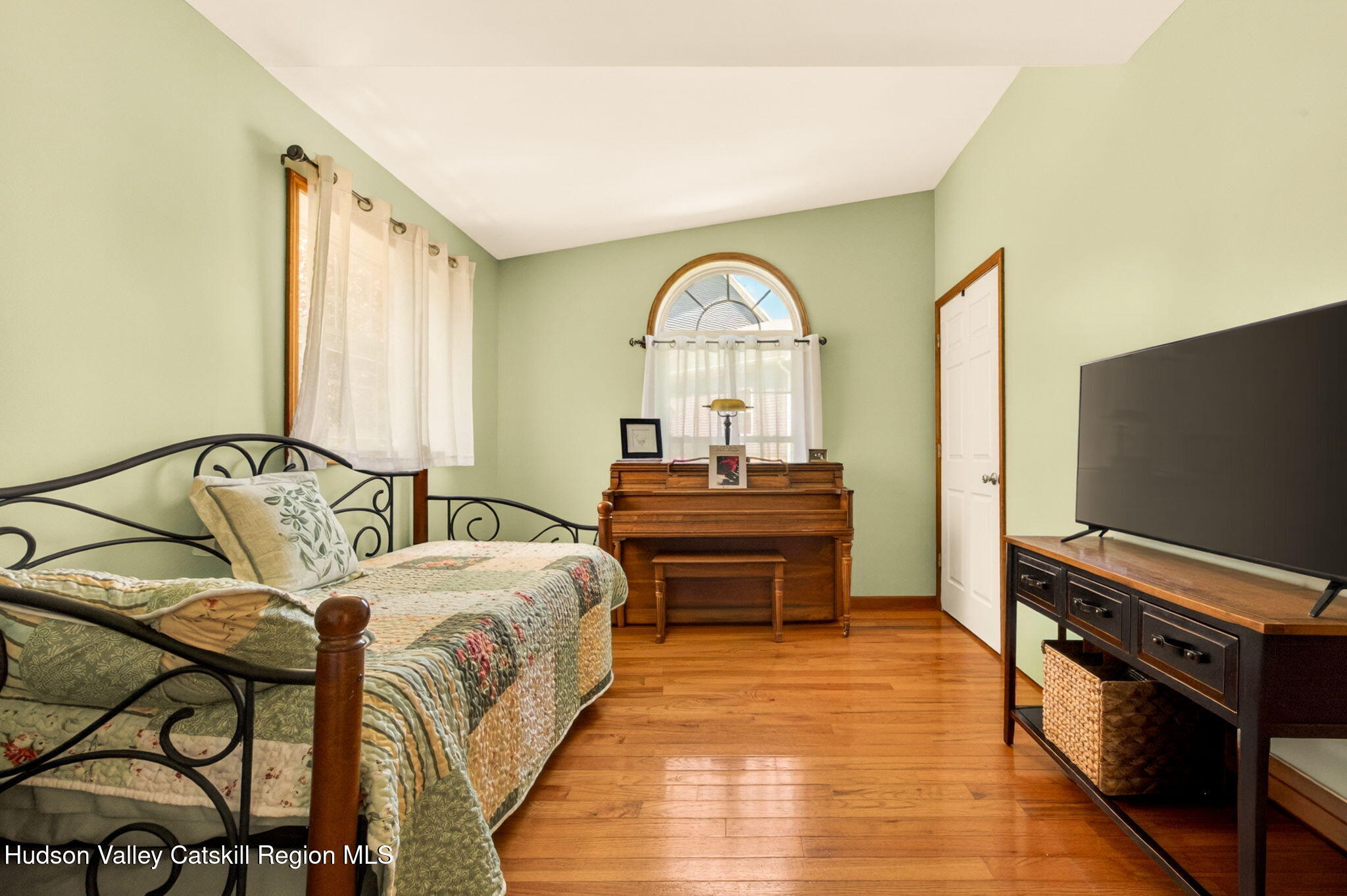 60 Travis Place Athens, NY 12015 - Photo 23 of 35 1 bedroom 1