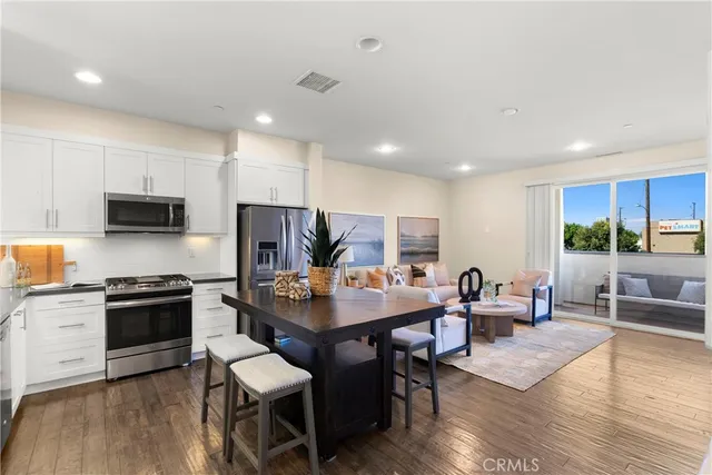 $1,299,999 | 617 West 17th Street, Costa Mesa, CA 92627