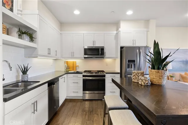 $1,299,999 | 617 West 17th Street, Costa Mesa, CA 92627