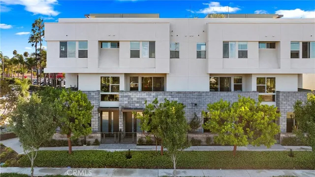 $1,299,999 | 617 West 17th Street, Costa Mesa, CA 92627