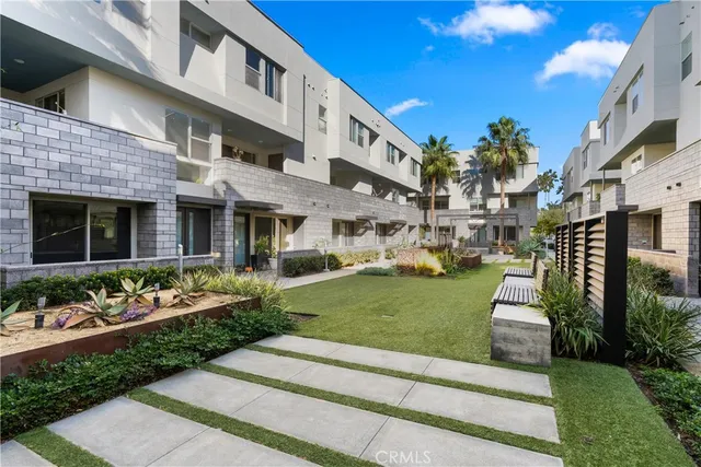 $1,299,999 | 617 West 17th Street, Costa Mesa, CA 92627