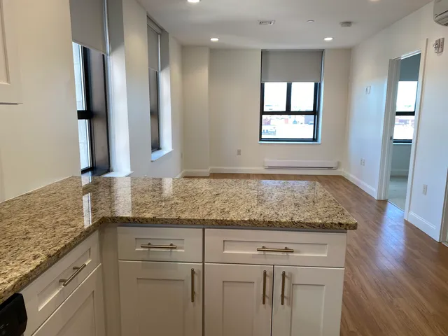 $2,139 | 875 Elm Street, Unit 802, Manchester, NH 03101