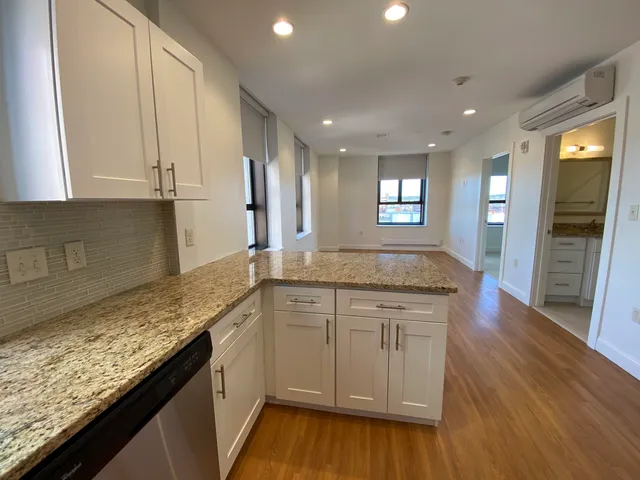 $2,139 | 875 Elm Street, Unit 802, Manchester, NH 03101