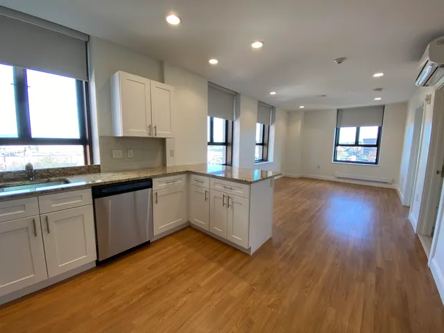 $2,139 | 875 Elm Street, Unit 802, Manchester, NH 03101