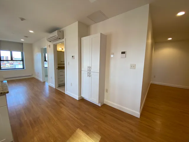 $2,139 | 875 Elm Street, Unit 802, Manchester, NH 03101