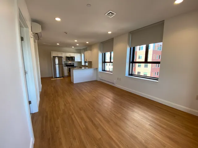 $2,139 | 875 Elm Street, Unit 802, Manchester, NH 03101