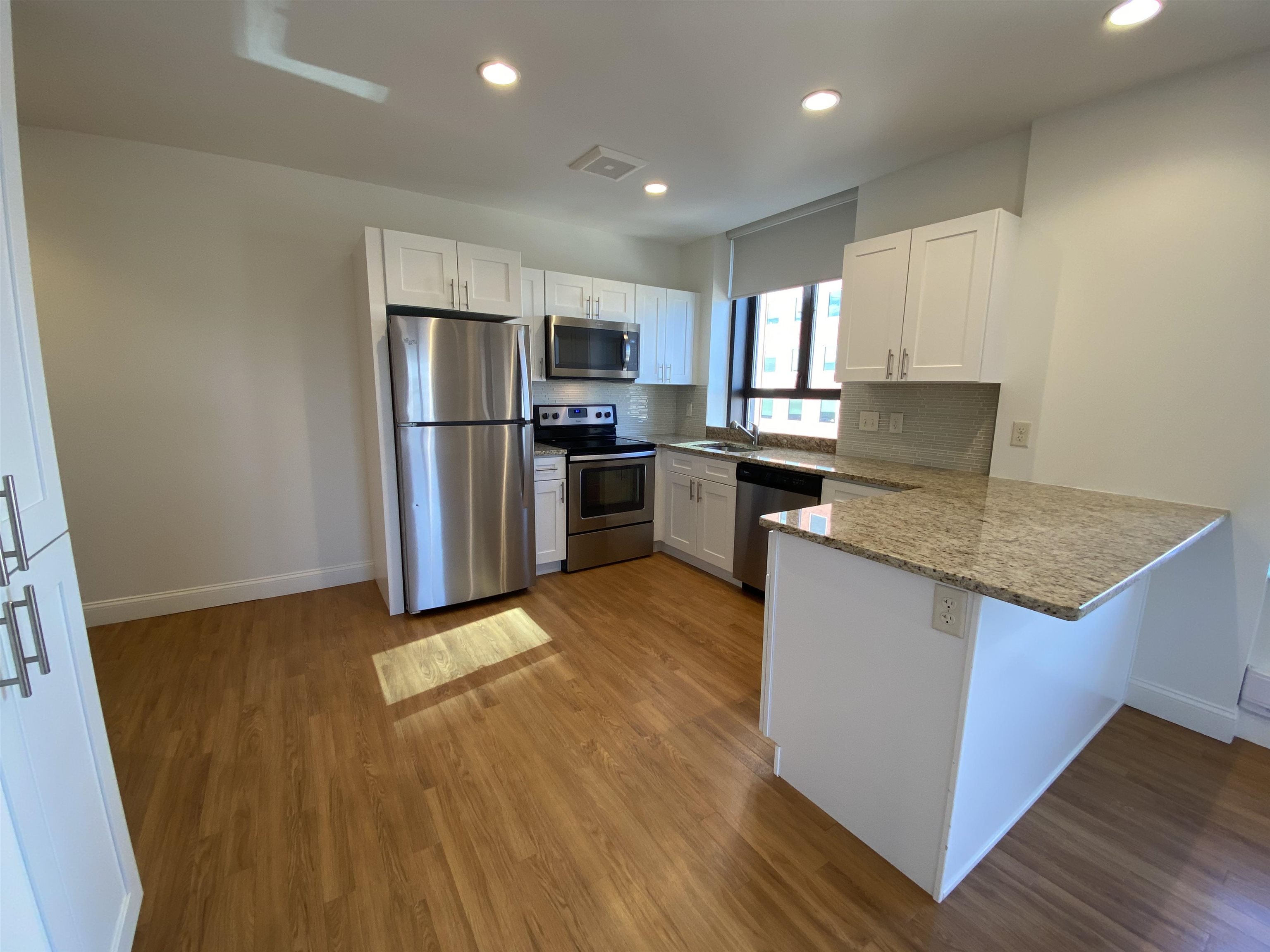 875 Elm Street, Unit 802 Manchester, NH 03101 - Photo 18 of 40