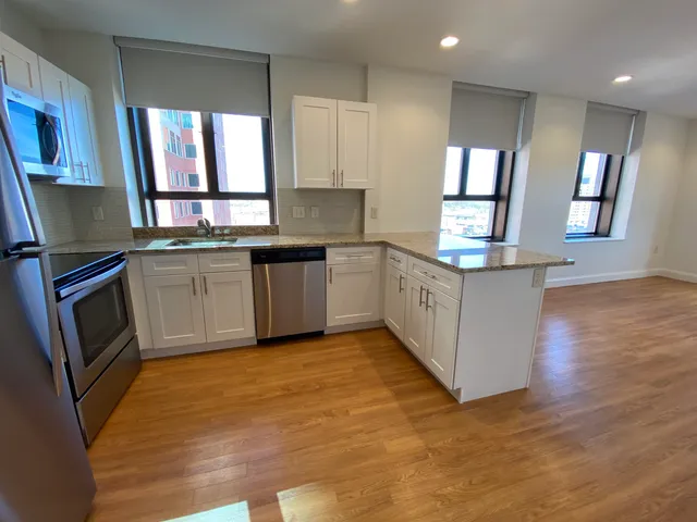 $2,139 | 875 Elm Street, Unit 802, Manchester, NH 03101