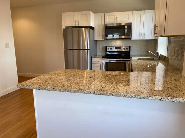 $2,139 | 875 Elm Street, Unit 802, Manchester, NH 03101