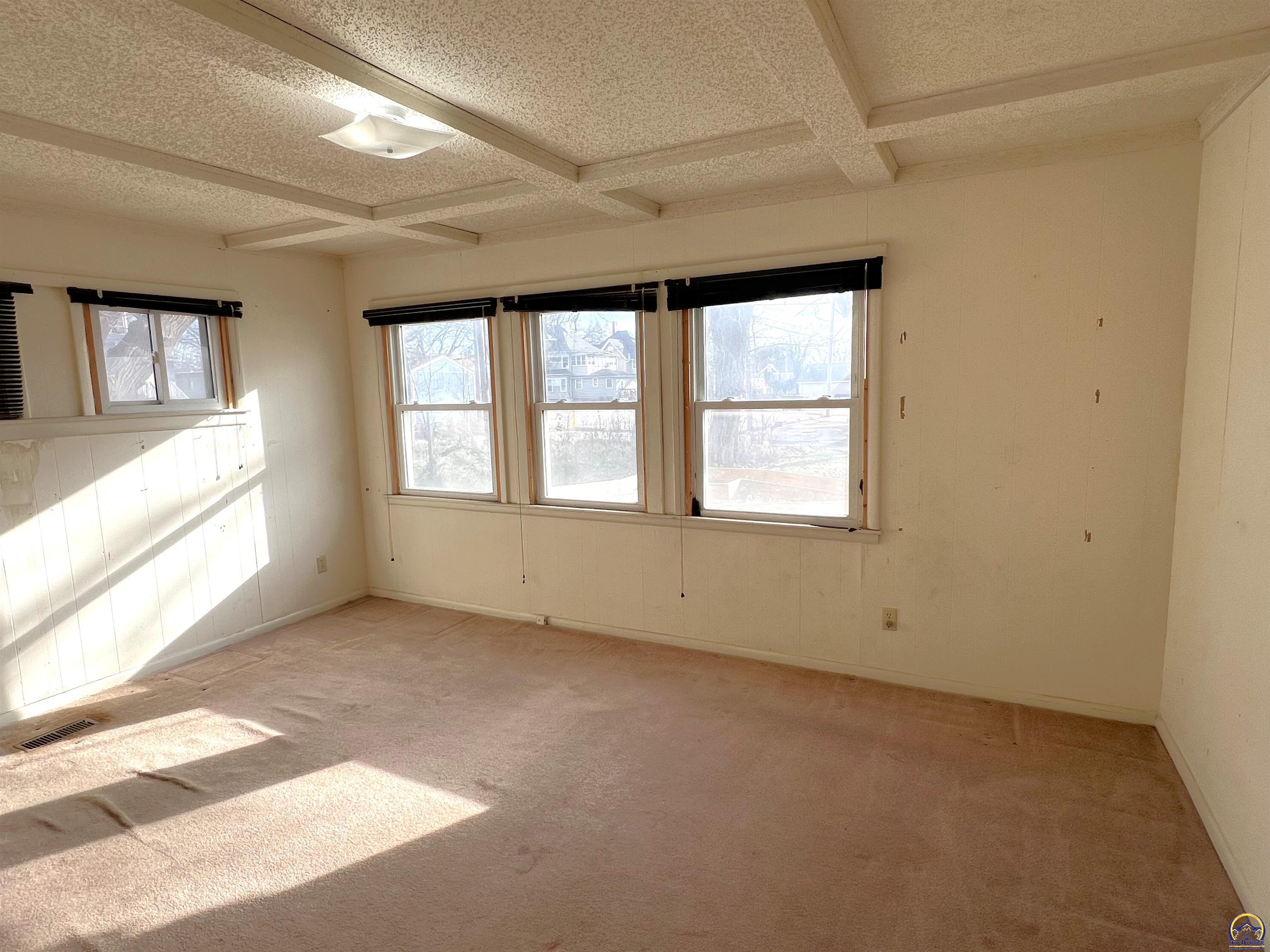 517 Southwest 14th Street Topeka, KS 66612 - Photo 11 of 20