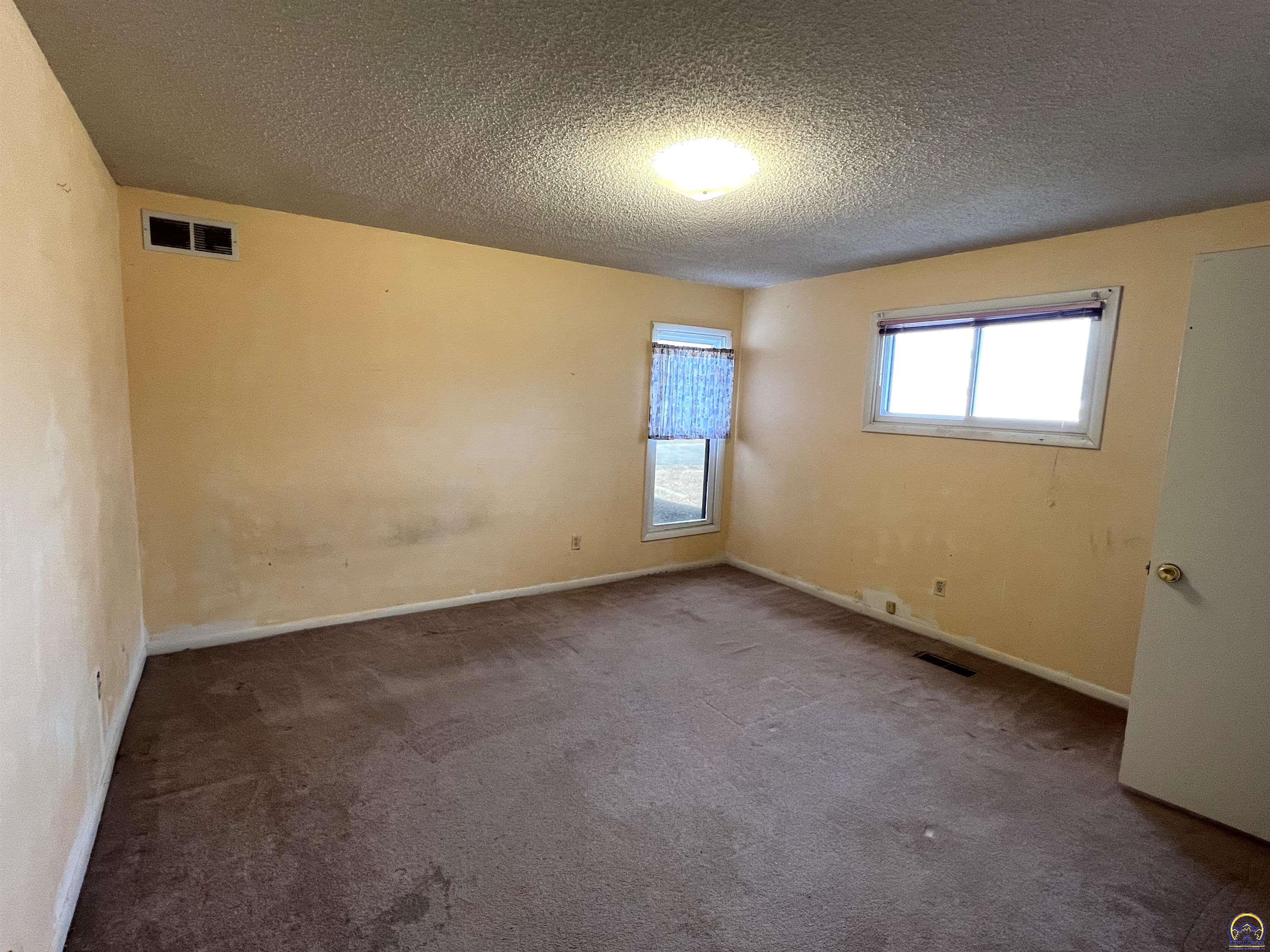 517 Southwest 14th Street Topeka, KS 66612 - Photo 15 of 20