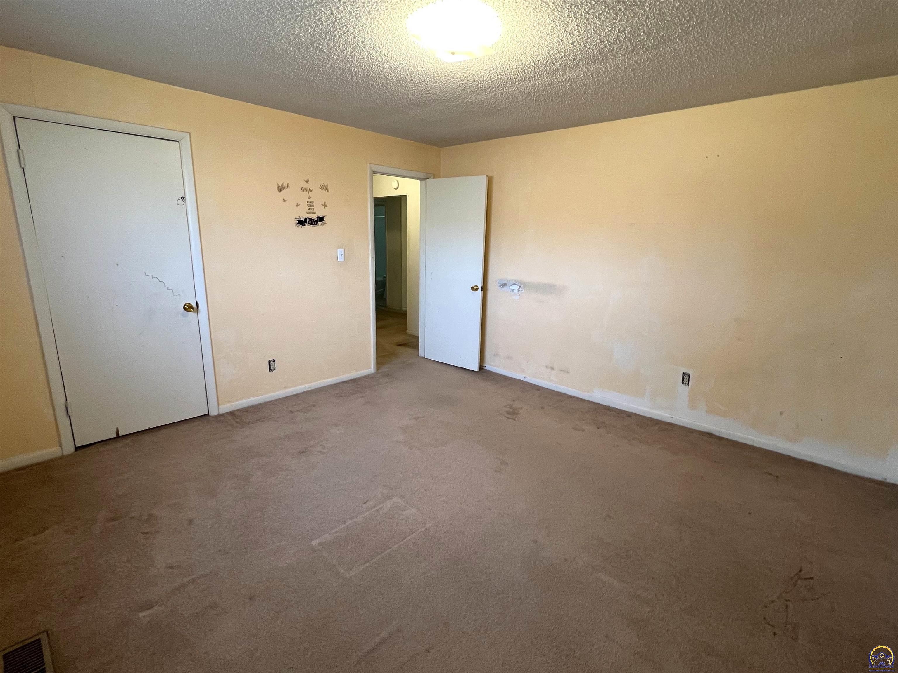 517 Southwest 14th Street Topeka, KS 66612 - Photo 16 of 20