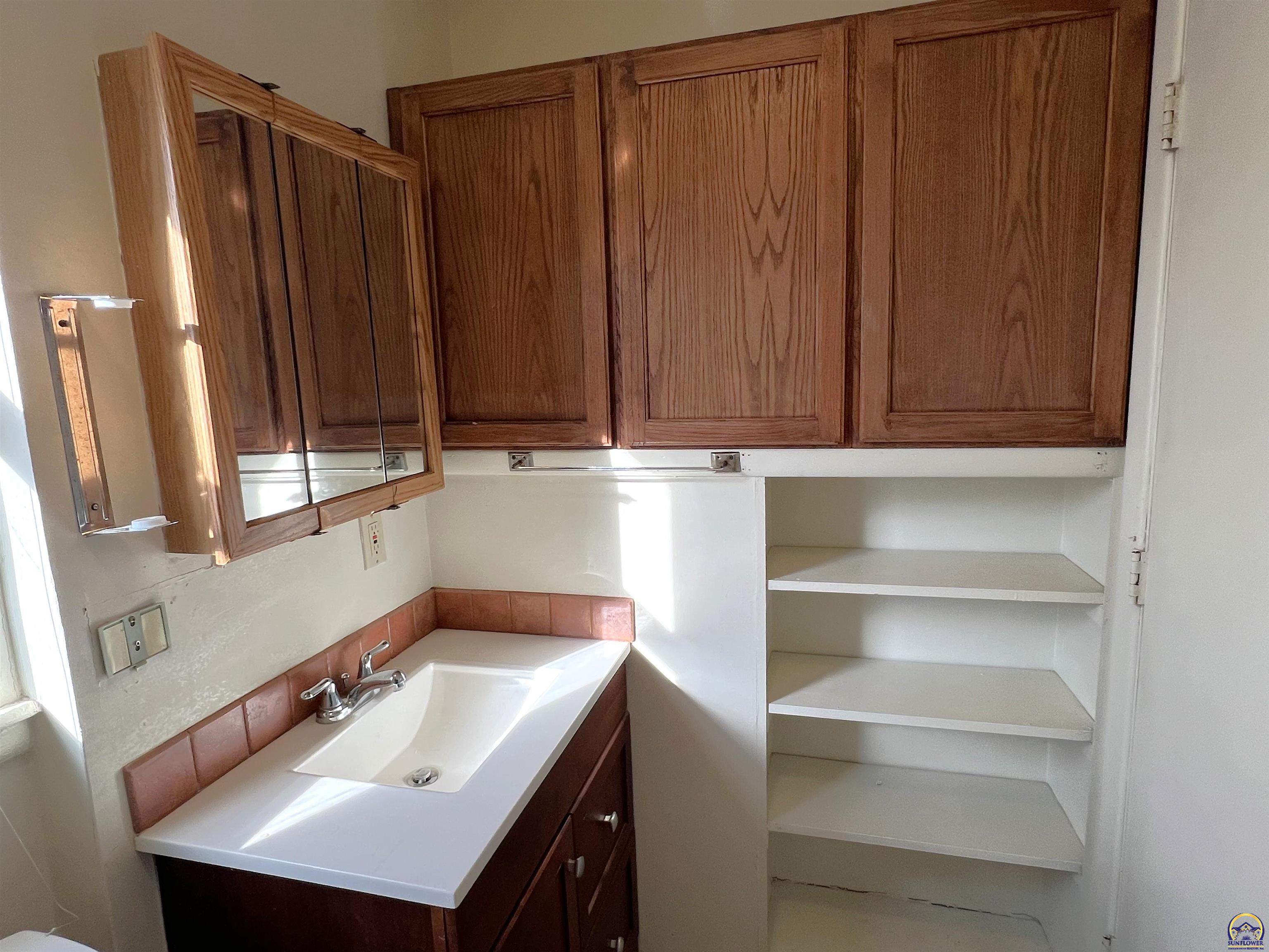 517 Southwest 14th Street Topeka, KS 66612 - Photo 18 of 20