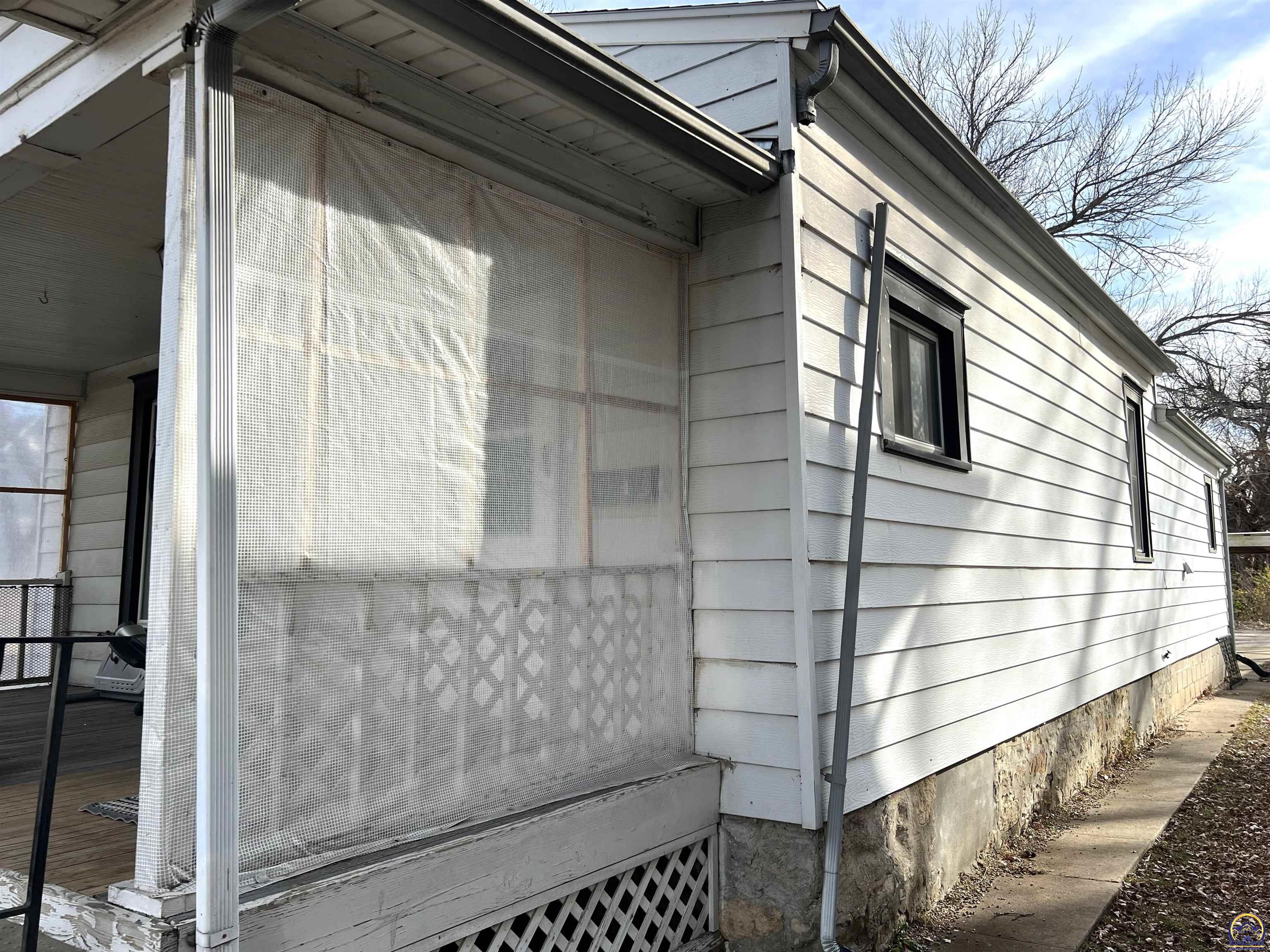 517 Southwest 14th Street Topeka, KS 66612 - Photo 2 of 20