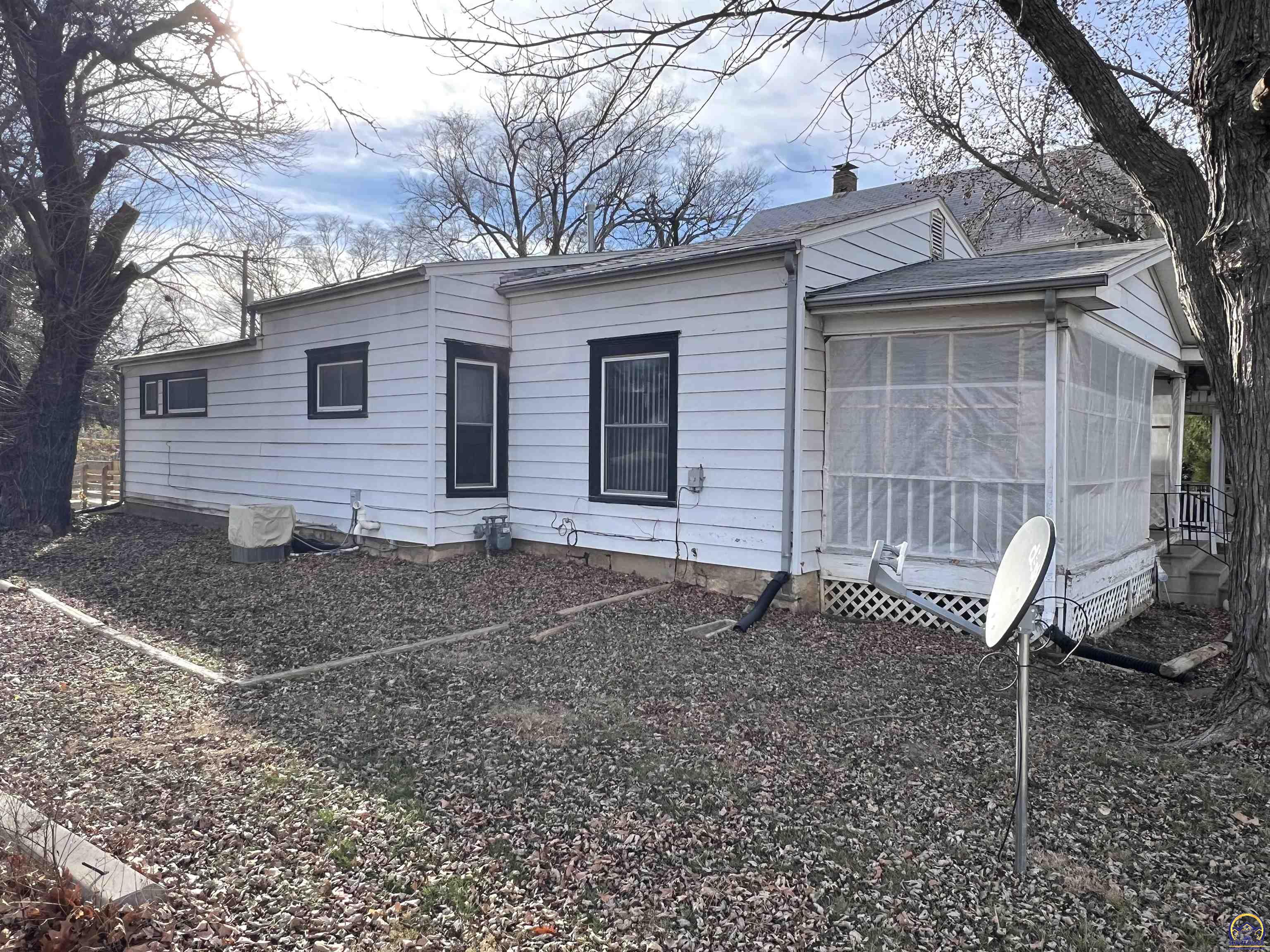 517 Southwest 14th Street Topeka, KS 66612 - Photo 4 of 20