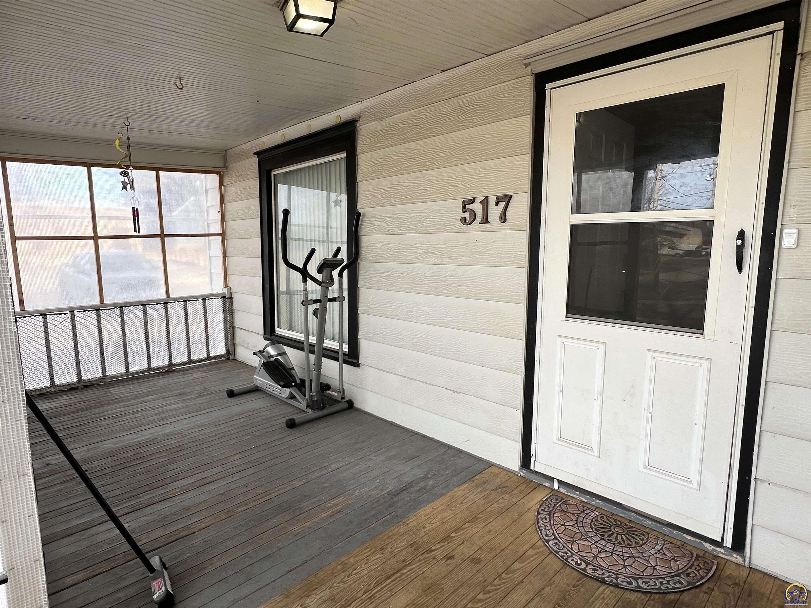 517 Southwest 14th Street Topeka, KS 66612 - Photo 5 of 20