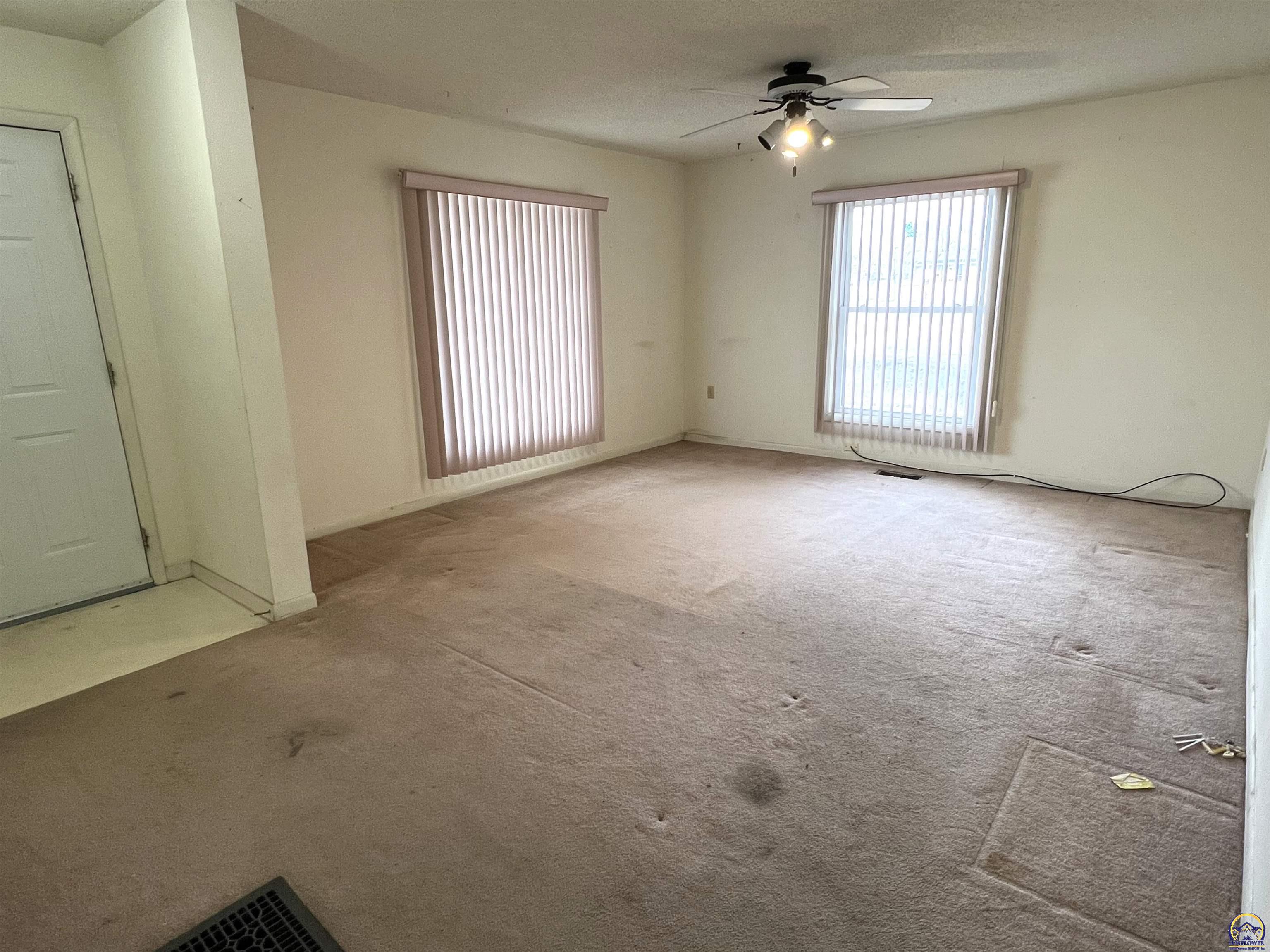 517 Southwest 14th Street Topeka, KS 66612 - Photo 6 of 20