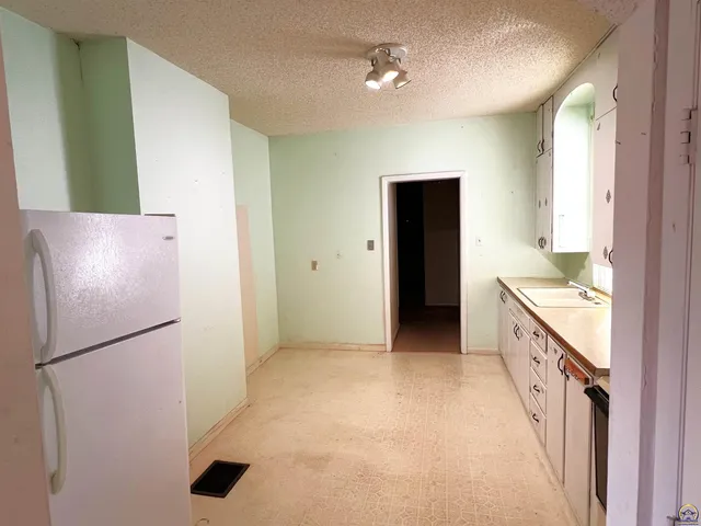 $67,500 | 517 Southwest 14th Street, Topeka, KS 66612