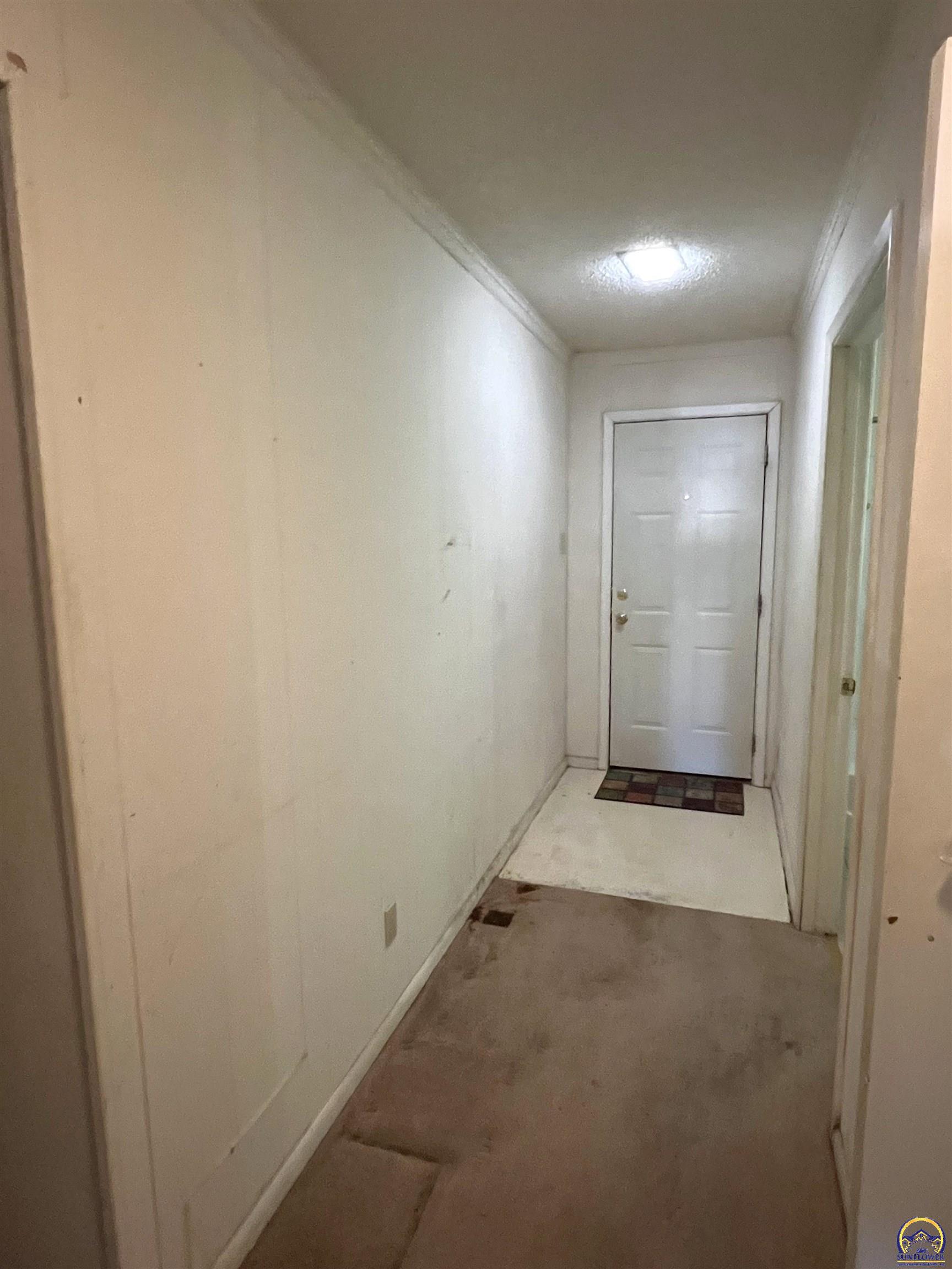 517 Southwest 14th Street Topeka, KS 66612 - Photo 10 of 20