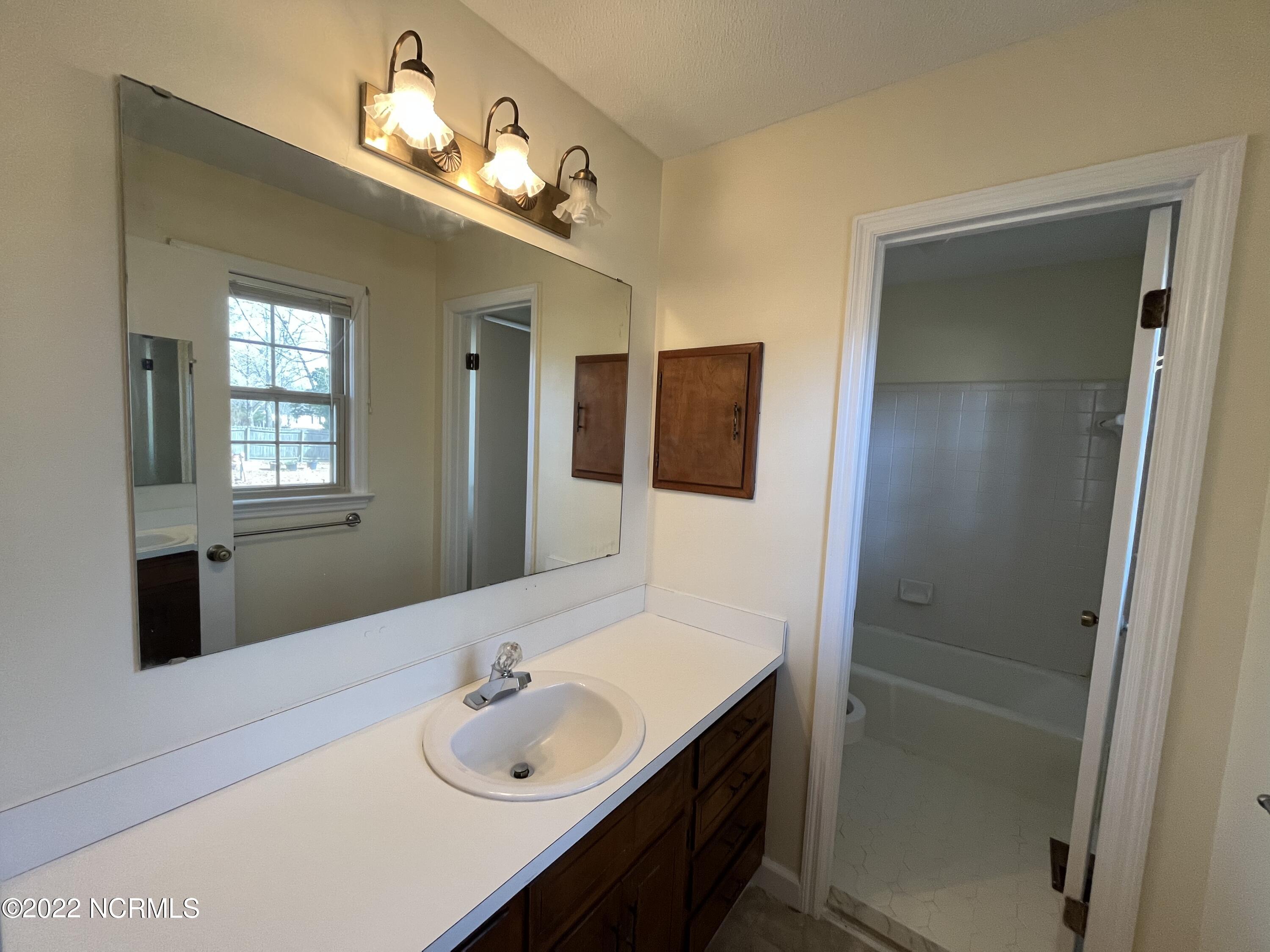 2902 Rouse Road Kinston, NC 28504 - Photo 7 of 17 Master bath
