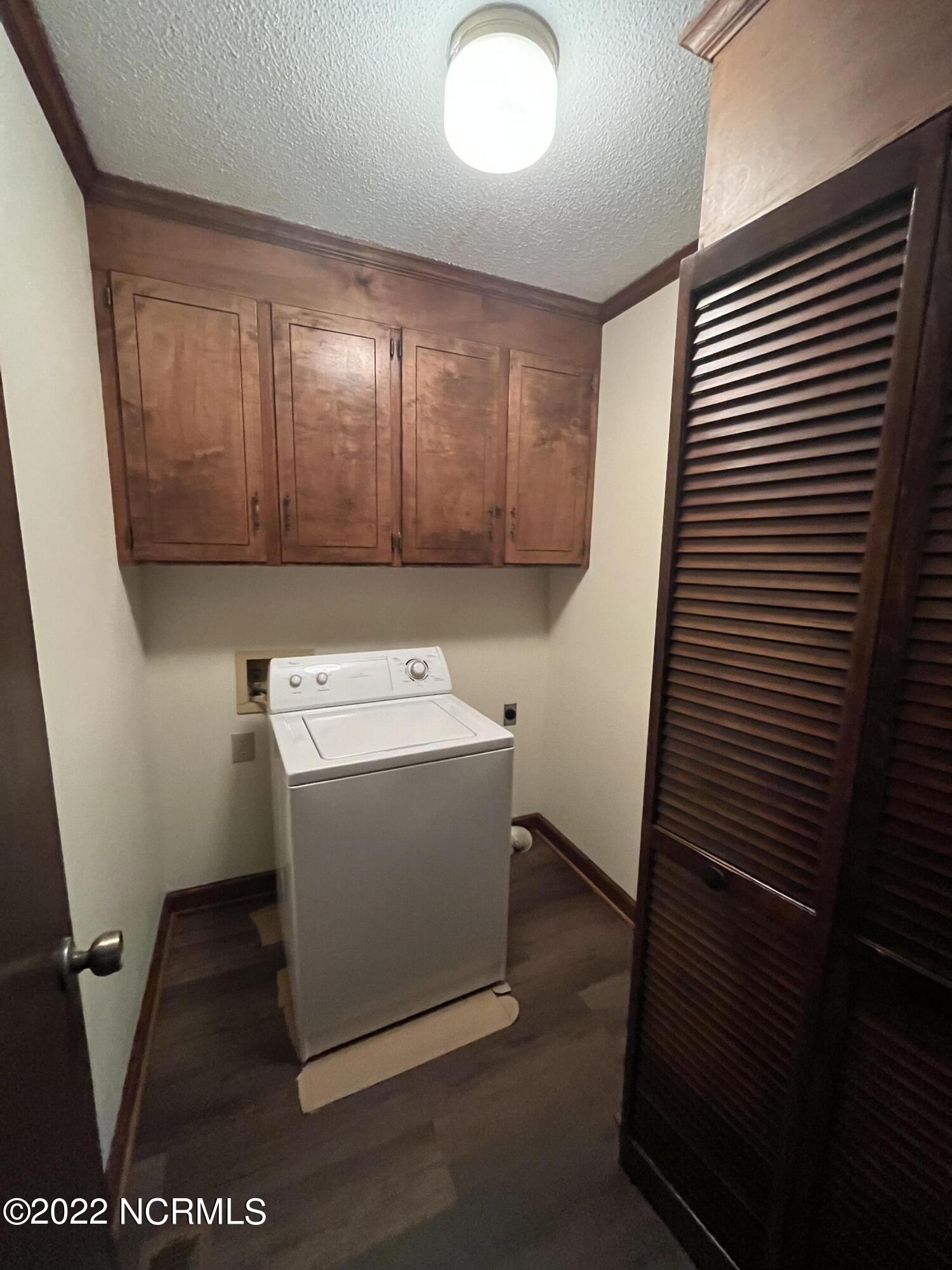 2902 Rouse Road Kinston, NC 28504 - Photo 9 of 17 Laundry