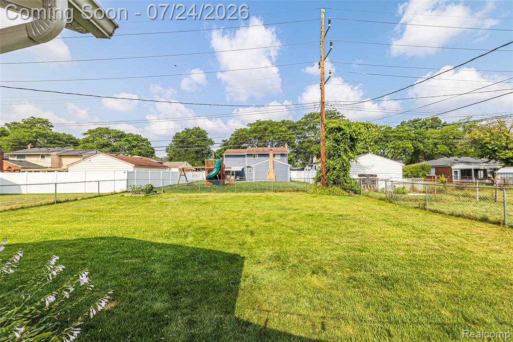 14629 Newburgh Road Livonia, MI 48154 - Photo 10 of 37
