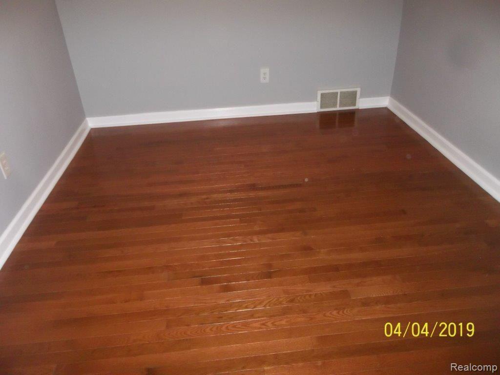 9342 Appleton Redford, MI 48239 - Photo 9 of 12