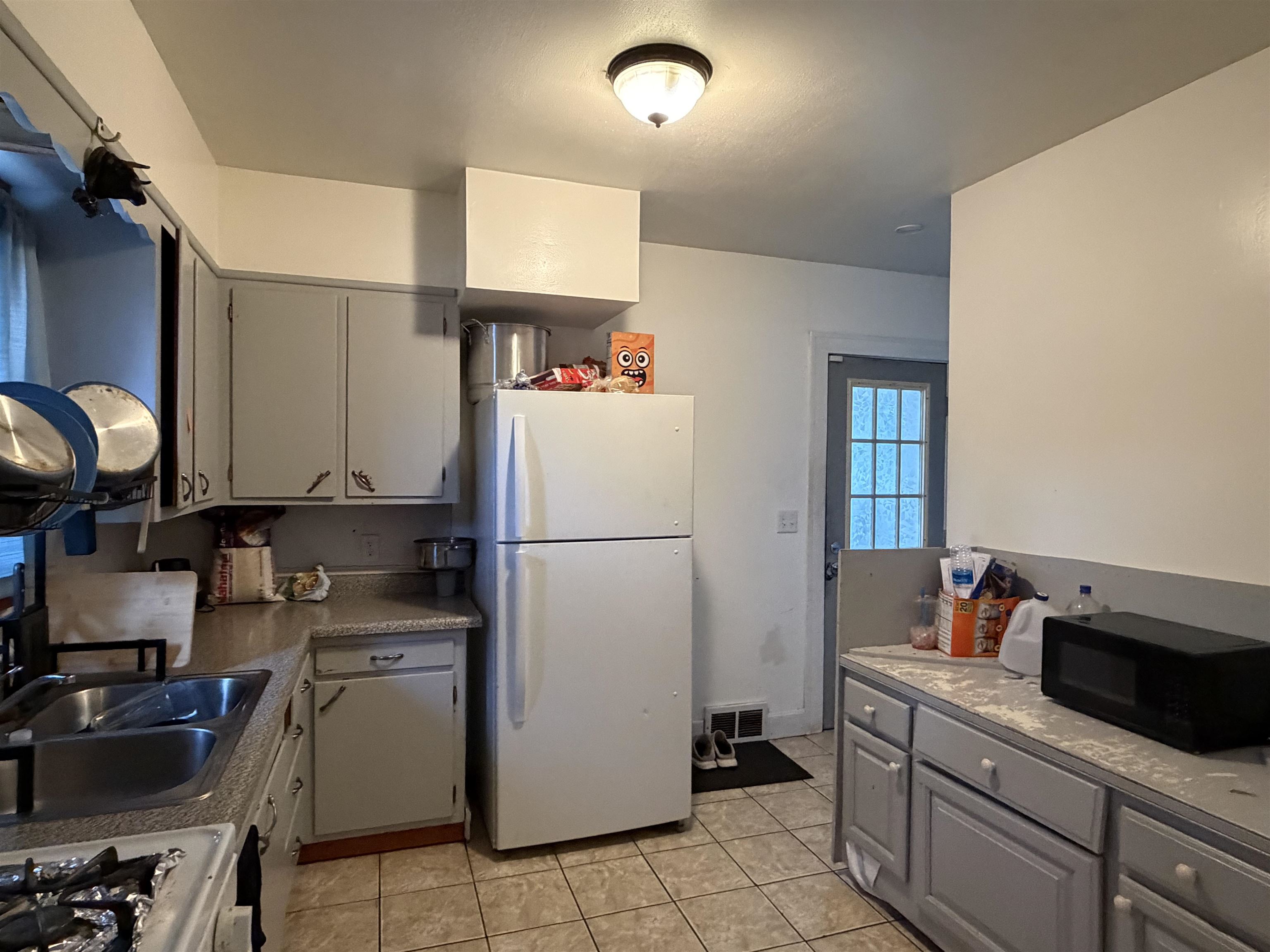 928 Gerald Avenue Beloit, WI 53511 - Photo 4 of 10