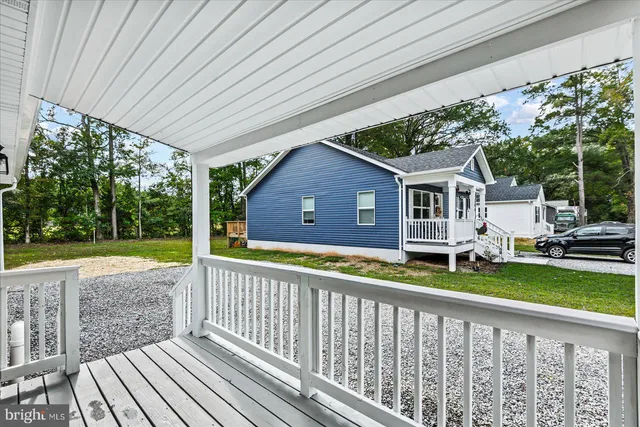 a view of a house with backyard and porch