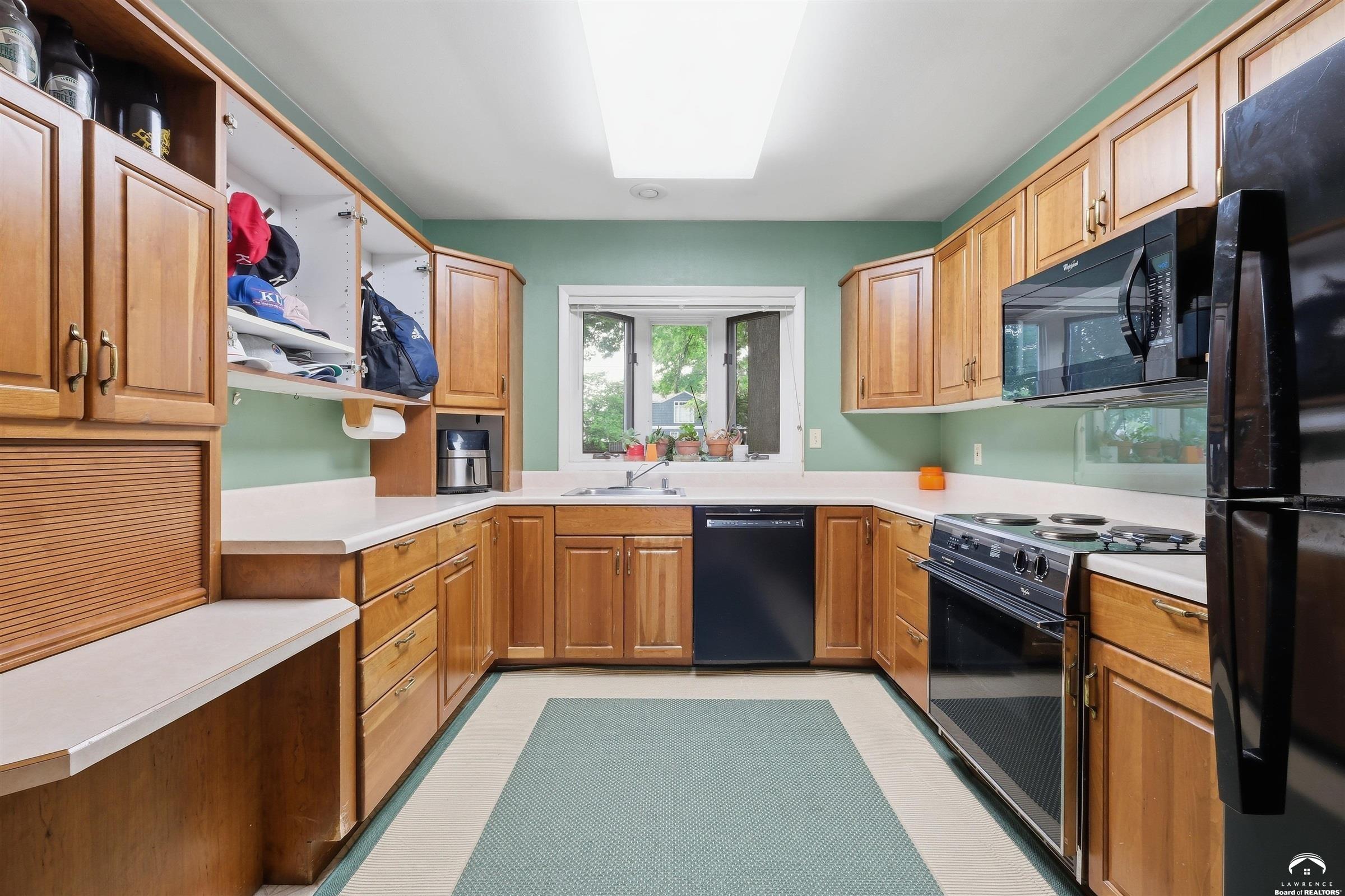 1506 University Drive Lawrence, KS 66044 - Photo 12 of 56