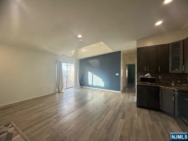 $2,250 | 589 Fairview Avenue, Unit 4, Fairview, NJ 07022